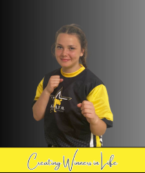 Kelsey Currie instructor kickboxing